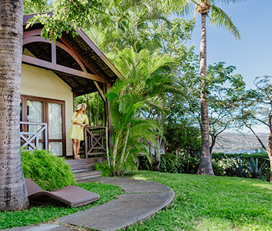 Un bungalow enserré dans la végétation