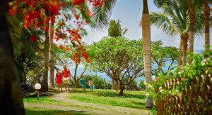 Promenade dans les jardins de l'hôtel