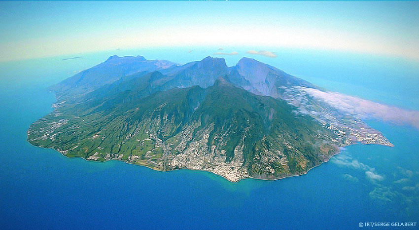 L'île de La Réunion vue du ciel, ILOHA Seaview Hotel 3*, île de la Réunion