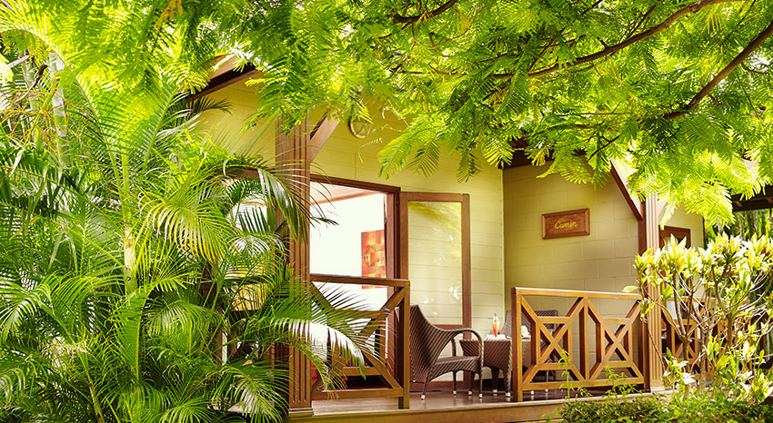 Bungalow enserré dans la nature, ILOHA Seaview Hotel 3*, île de la Réunion