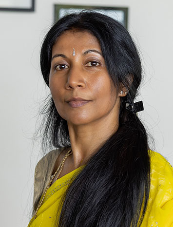 Portrait de Fabienne, membre de l'équipe et de l'accueil de l'hôtel Iloha Seaview